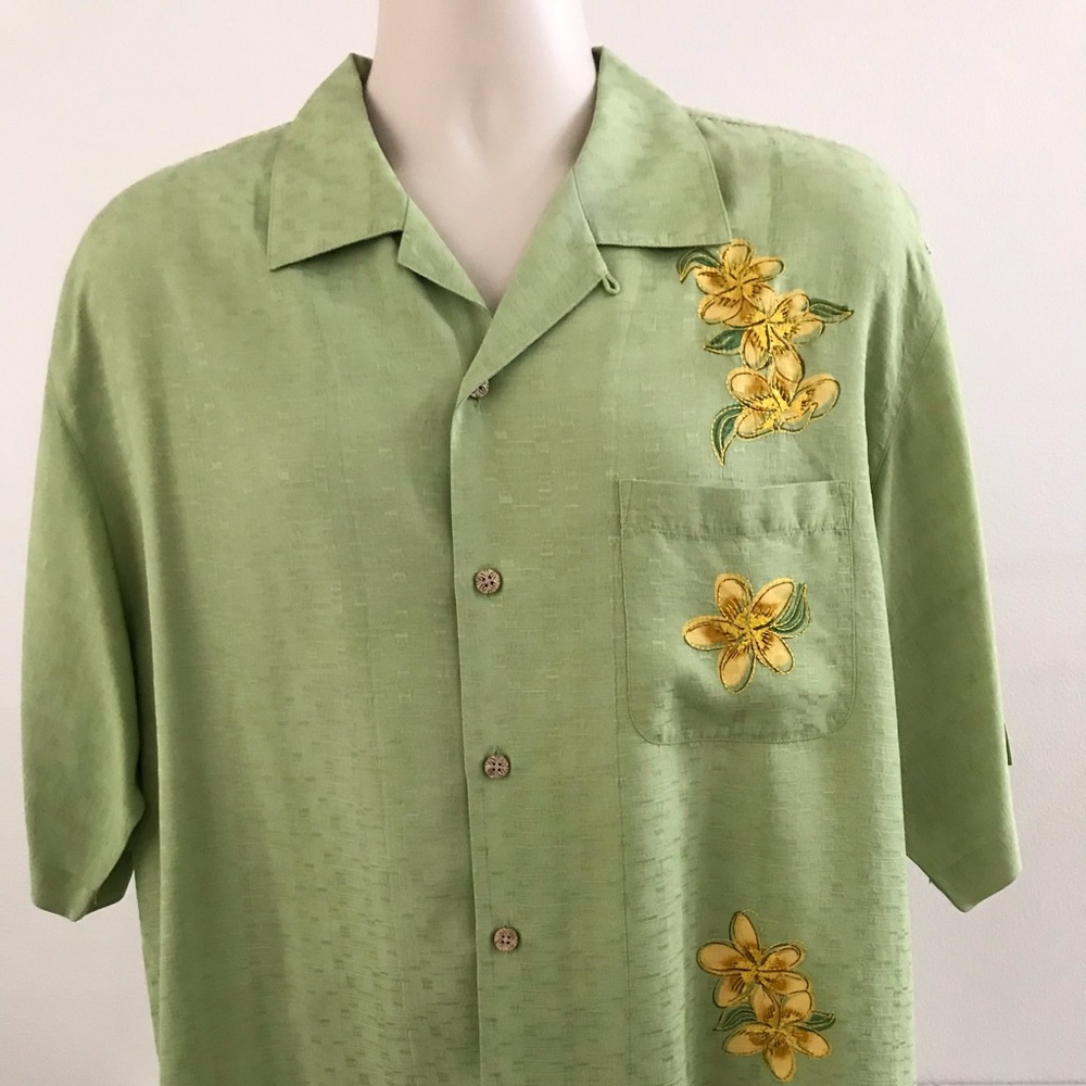 Tommy Bahama Camp Shirt Size Large